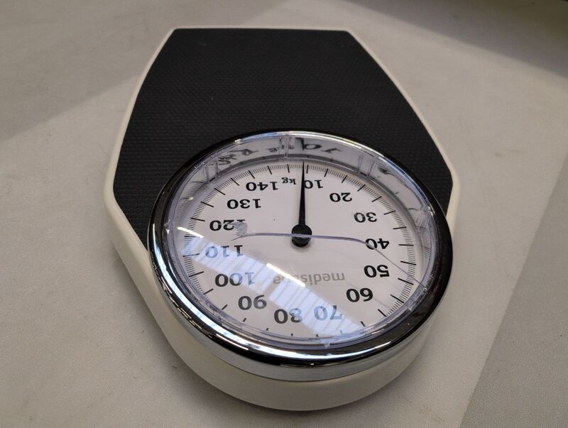 Medisana Personenwaage analog Gewichtsanzeige 150kg Metall Sicherheitsglas - 4015588404610
