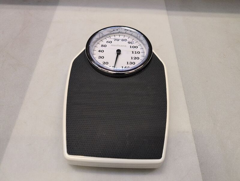 Medisana Personenwaage analog Gewichtsanzeige 150kg Metall Sicherheitsglas - 4015588404610