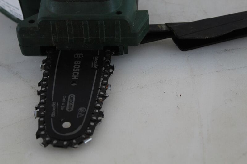 Bosch Akku-Kettensäge EasyChain 18V-15-7 Handkettensäge Astschneider 150mm - 4059952640532