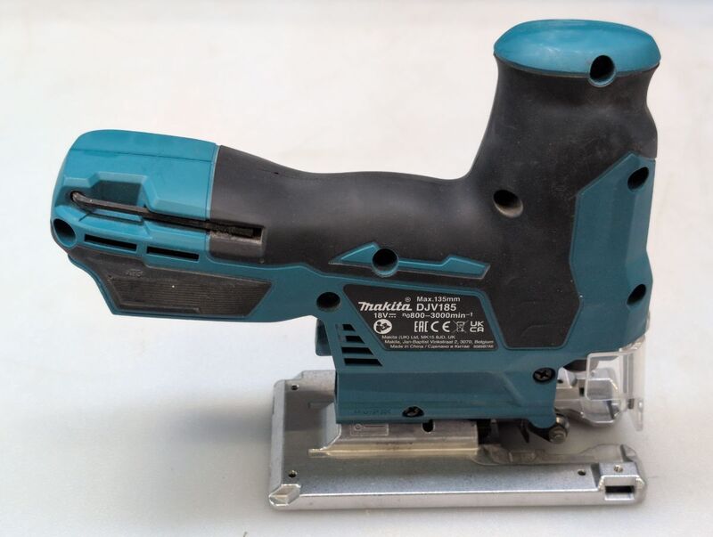 Makita Akku-Pendelhubstichsäge DJV185Z ohne Akku 18V Sägeblattwechsel 135mm 2kg - 88381780384