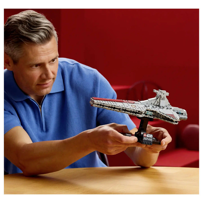 LEGO StarWars Angriffskreuzer der Venator-Klasse 75441 Modellbau Set 643 Teile - 5702018063002
