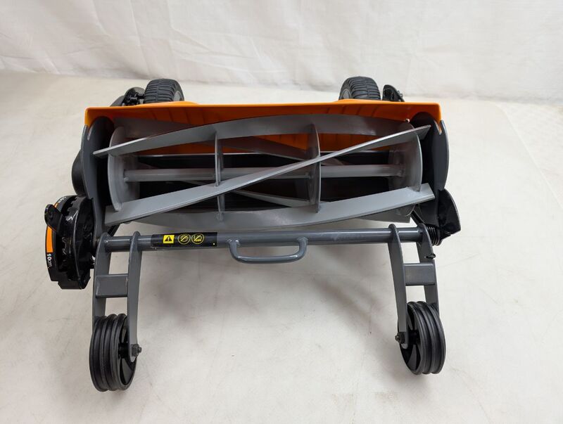 Fiskars Spindelmäher Rasenmäher Momentum umweltschonend ergonomisch 46cm grün - 6411501138804