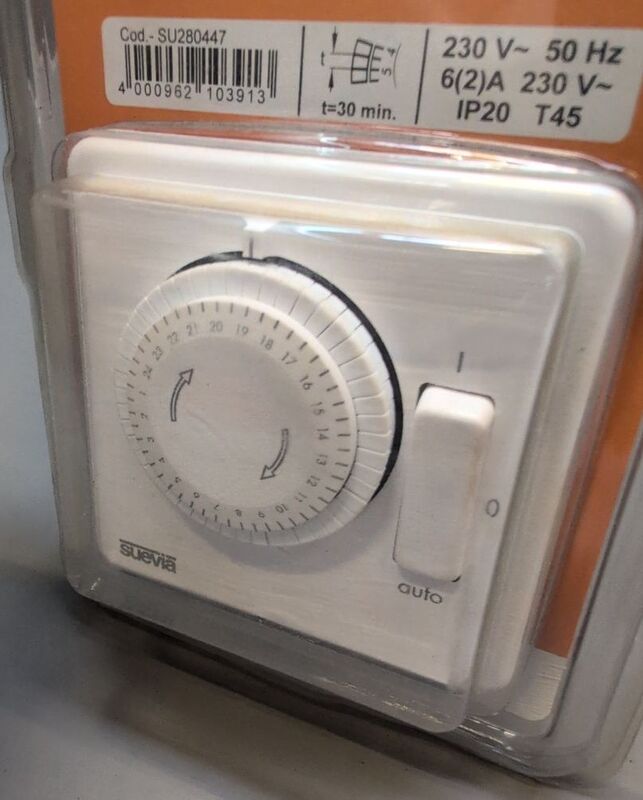 Suevia Unterputz-Zeitschaltuhr analog Tagesprogramm 1200W IP20 Innenbereich - 4000962103913