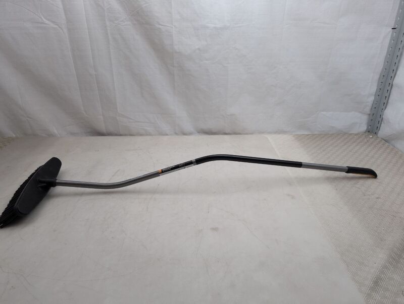 Fiskars Besen Arbeitsbreite 43cm Aluminiumstiel Handbesen Gartenbesen leicht - 6411501707123