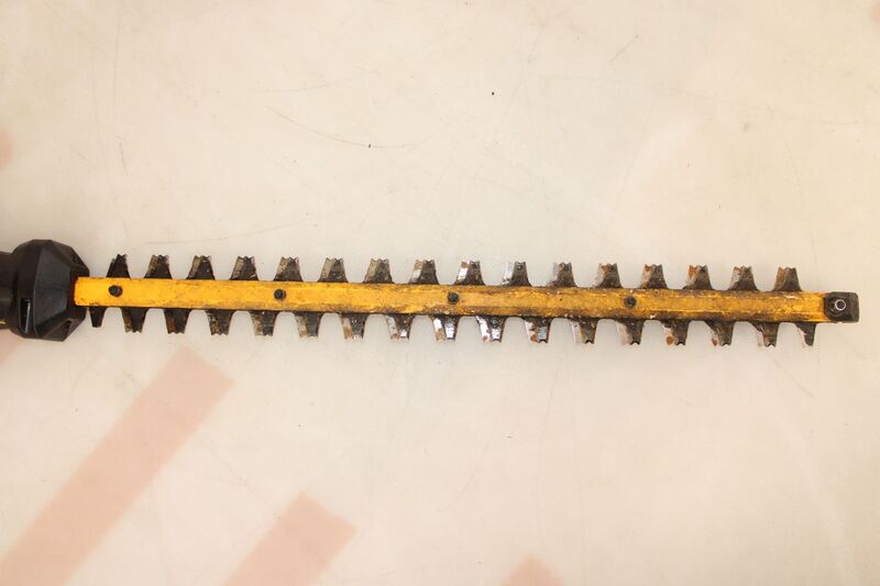 DeWalt Akku-Stabheckenschere DCMPH566N Li-Ion 550mm Heckenschere Strauchschere - 5035048729427