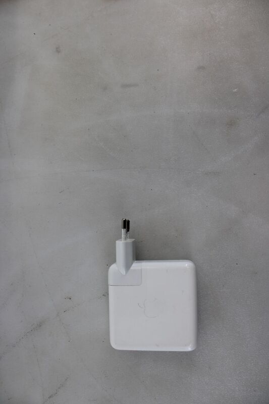 Apple USB-C Power Adapter 61W MRW22ZM/A Ladegerät für iPhone iPad MacBook weiß - 0190198834560