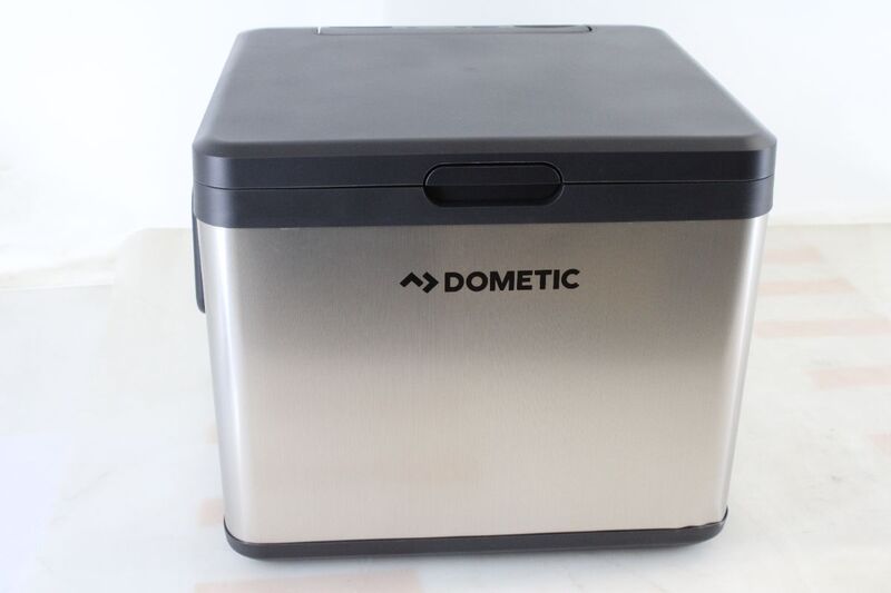 Dometic CK2 45 Hybrid Kühlbox 43L tragbar schwarz/silber für Camping und Zuhause - 6975399590460