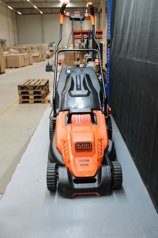 Black & Decker Elektro-Rasenmäher Mäher 1800W 42cm Handrasenmäher 50l - 5035048682838