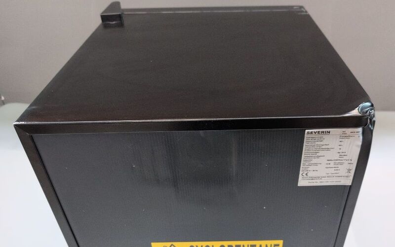 Severin Weinkühlschrank 46l Standgerät schwarz Frontdisplay 2 Regale 42dB EEK F - 4008146044137