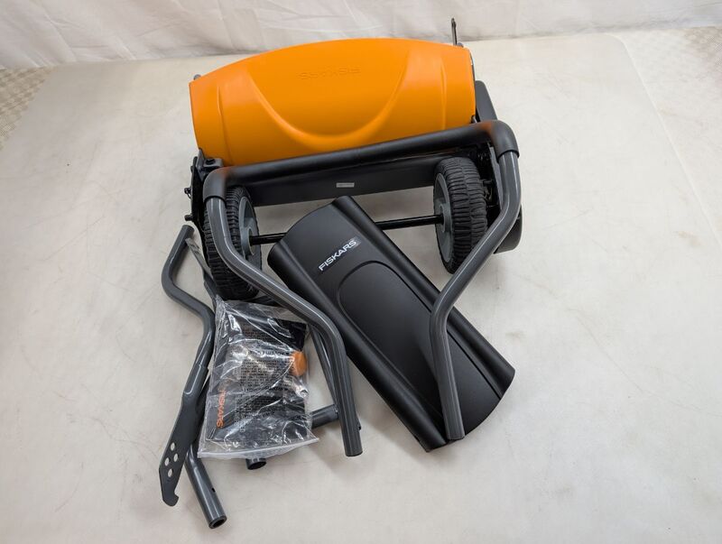 Fiskars Spindelmäher Rasenmäher Momentum umweltschonend ergonomisch 46cm grün - 6411501138804