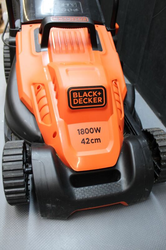 Black & Decker Elektro-Rasenmäher Mäher 1800W 42cm Handrasenmäher 50l - 5035048682838