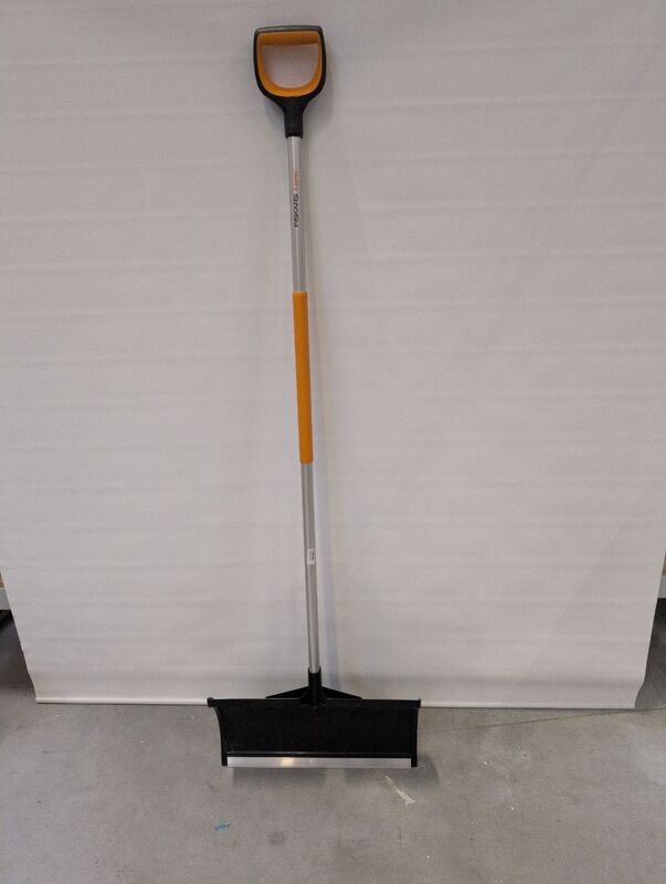 Fiskars Schneeschieber X-series Aluminium Schneeschaufel SoftGrip D-Form - 6411501410283