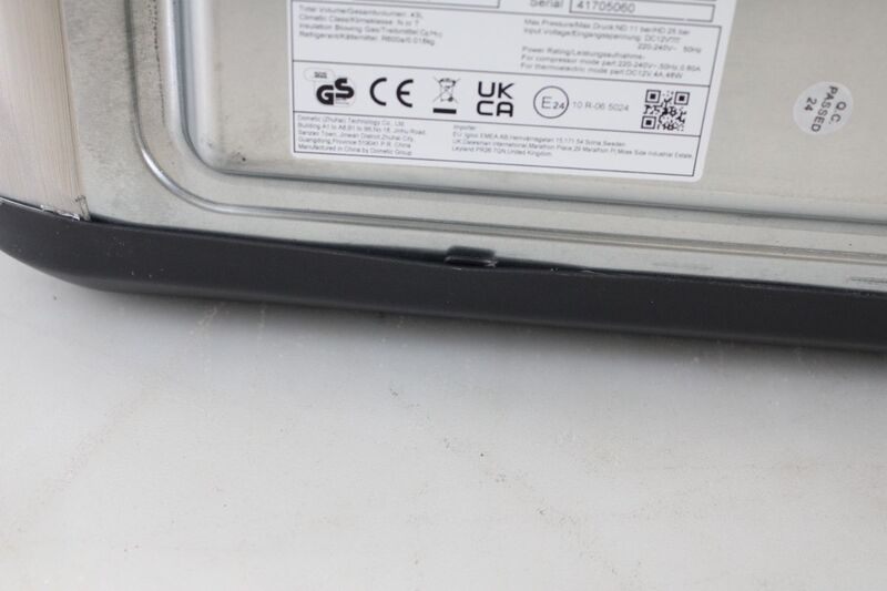 Dometic CK2 45 Hybrid Kühlbox 43L tragbar schwarz/silber für Camping und Zuhause - 6975399590460