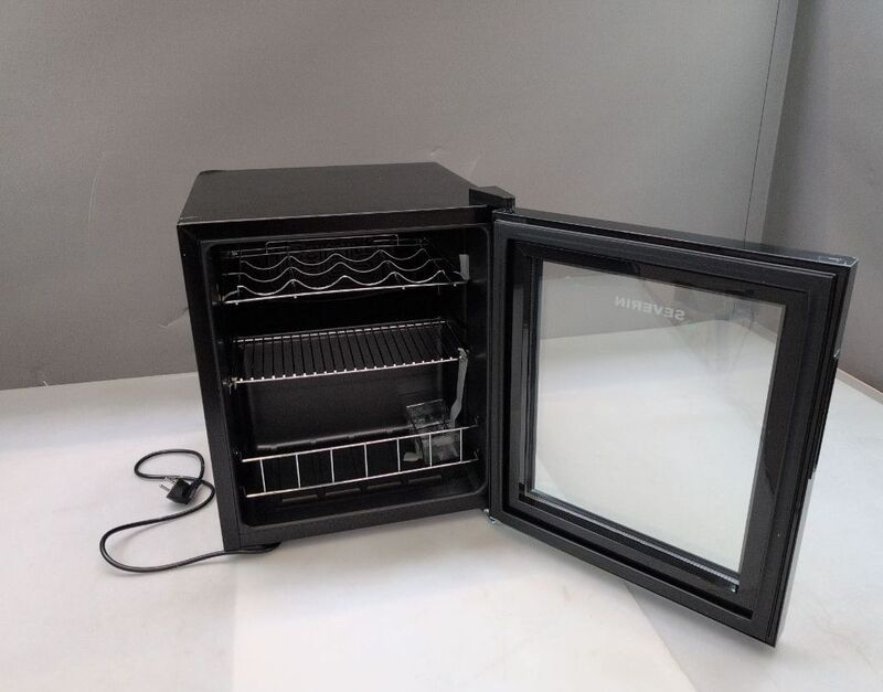 Severin Weinkühlschrank 46l Standgerät schwarz Frontdisplay 2 Regale 42dB EEK F - 4008146044137