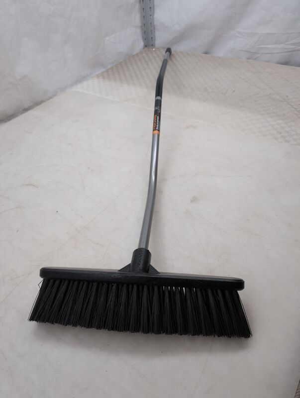 Fiskars Besen Arbeitsbreite 43cm Aluminiumstiel Handbesen Gartenbesen leicht - 6411501707123
