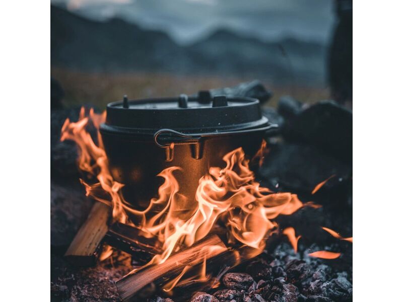 Petromax Dutch Oven FT9 Schwarz Gusseisen 7,5l Kochgeschirr mit Standfüßen Topf - 4250435707074