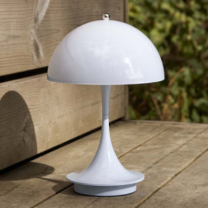 B-Ware Louis Poulsen Panthella PORTABLE 160 V3 opal hellblau 24,1cm USB-C Lampe