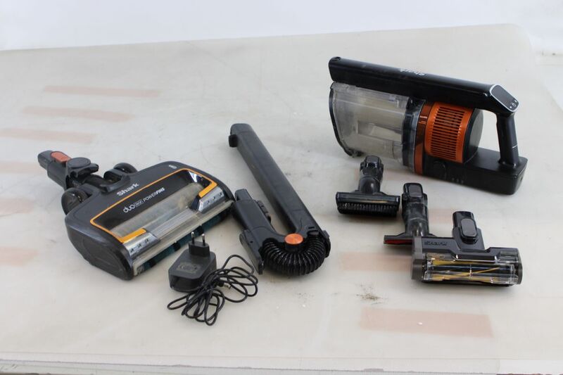 Shark Akkusauger Zyklonstaubsauger beutellos schwarz orange 2-in-1 4kg 0,7l - 0622356242950