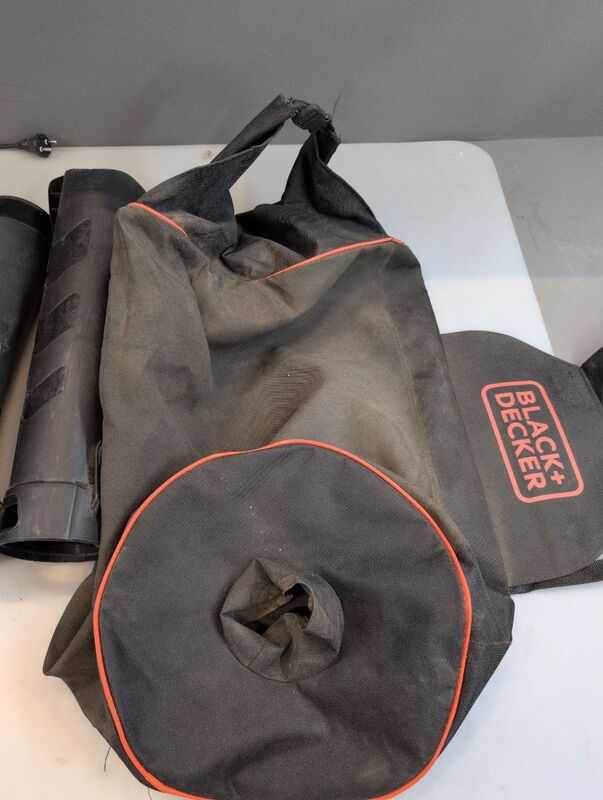 Black & Decker Laubsauger BEBLV300-QS 3-in-1 Elektro Laubbläser Häcksler - 5035048705186