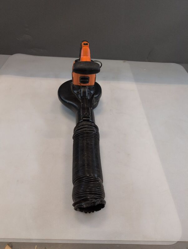 Black & Decker Laubsauger BEBLV300-QS 3-in-1 Elektro Laubbläser Häcksler - 5035048705186
