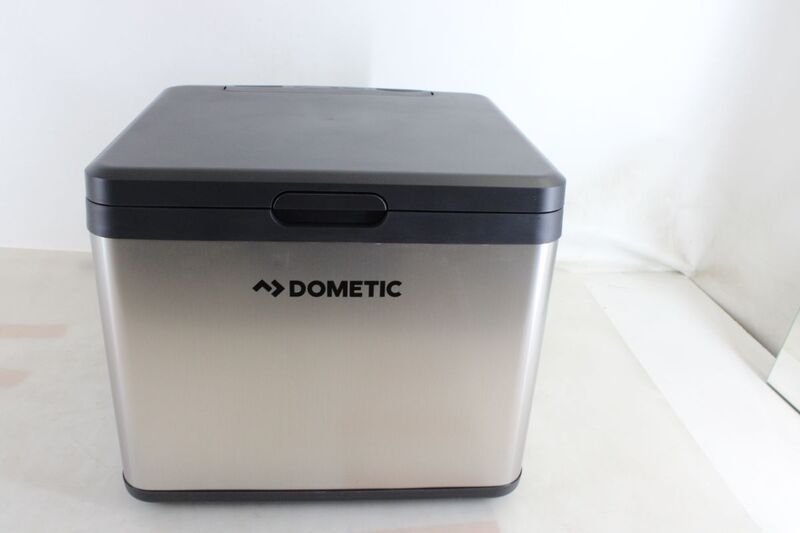 Dometic CK2 45 Hybrid Kühlbox 43L tragbar schwarz/silber für Camping und Zuhause - 6975399590460