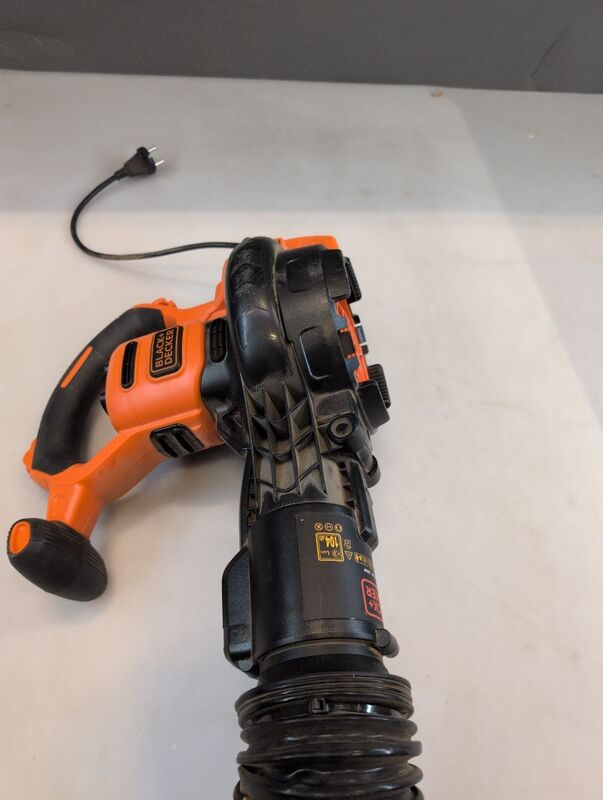 Black & Decker Laubsauger BEBLV300-QS 3-in-1 Elektro Laubbläser Häcksler - 5035048705186