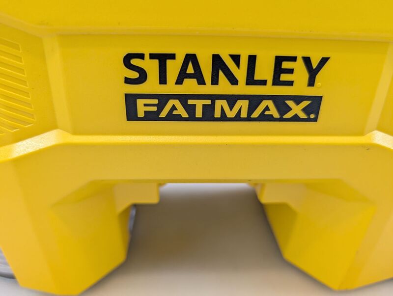 Stanley Akku-Kompressor 10 Bar 12 V Adapter Digitales Display Luftpumpe 2.95kg - 4064161391083