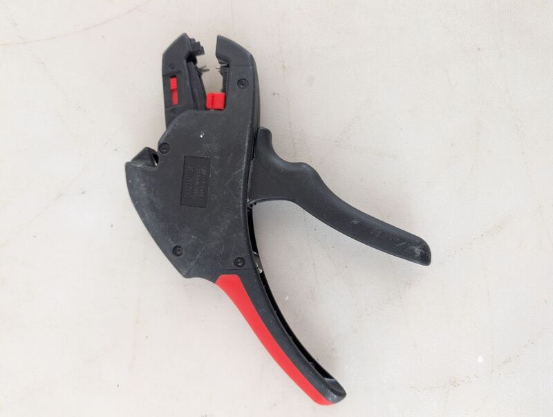 Knipex Abmantelungszange Kabelzange 0,2 bis 6 mm² 10 bis 24 AWG 180mm - 4003773054573