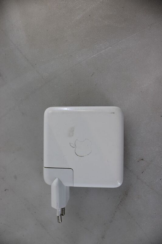 Apple USB-C Power Adapter 61W MRW22ZM/A Ladegerät für iPhone iPad MacBook weiß - 0190198834560