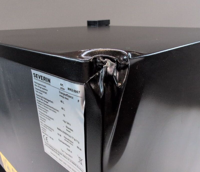 Severin Weinkühlschrank 46l Standgerät schwarz Frontdisplay 2 Regale 42dB EEK F - 4008146044137