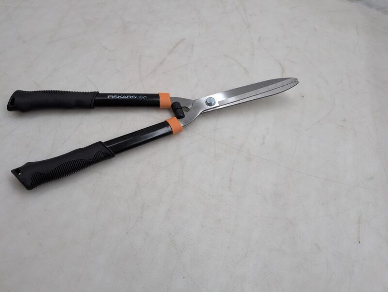 Fiskars Heckenschere Solid HS21 Strauchschere Astschere Gartenwerkzeug robust - 6411501150271