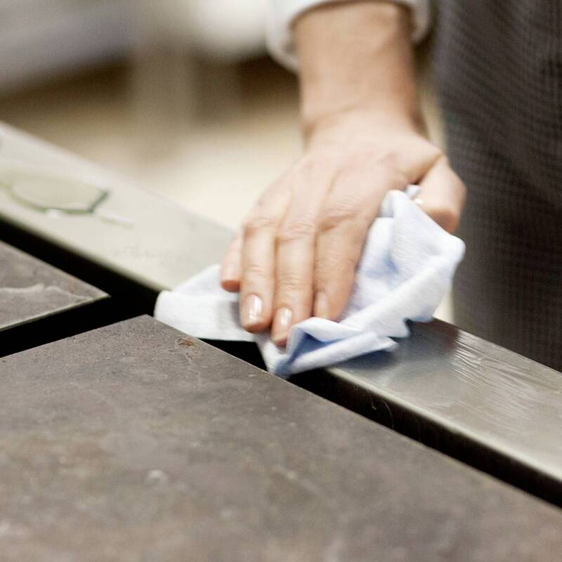 Tork Reinigungstücher 2 lagig 500 Blatt Oberflächenreinigung blau Karton - 7322540183788