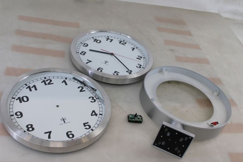 EUROTIME Funk Wanduhr 40cm Aluminium analog nostalgisch Wandlampe Uhrzeit - 4044685500277
