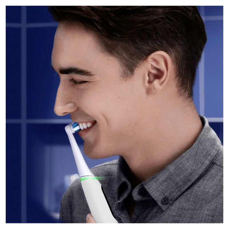 Oral-B iO Series 6s elektrische Zahnbürste weiß mit interaktivem Display - 4210201427407