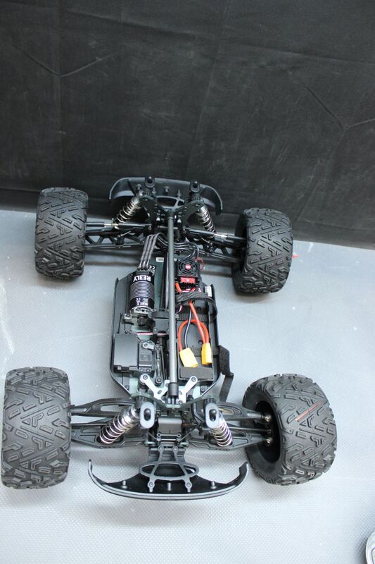 Reely RC Modellauto Elektro Monstertruck BASH 6S 1:8 Allradantrieb 90 km/h RtR - 4064161160894