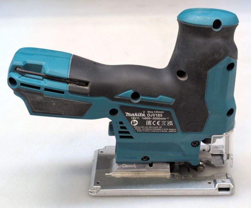 Makita Akku-Pendelhubstichsäge DJV185Z ohne Akku 18V Sägeblattwechsel 135mm 2kg - 88381780384