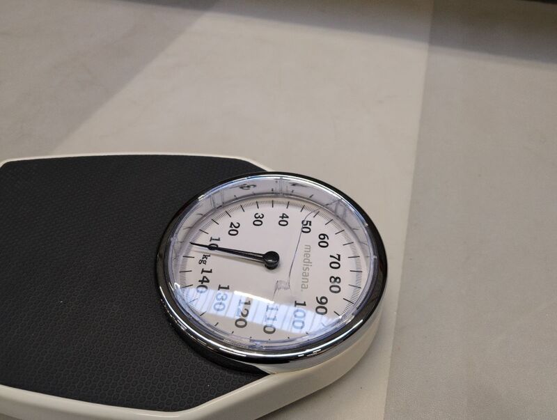 Medisana Personenwaage analog Gewichtsanzeige 150kg Metall Sicherheitsglas - 4015588404610