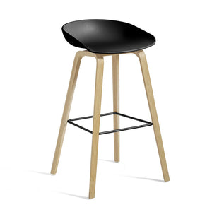 B-Ware HAY Hocker Barstuhl About A Stool Sitzhöhe 65 cm Eiche Schwarz Kunststoffgleiter