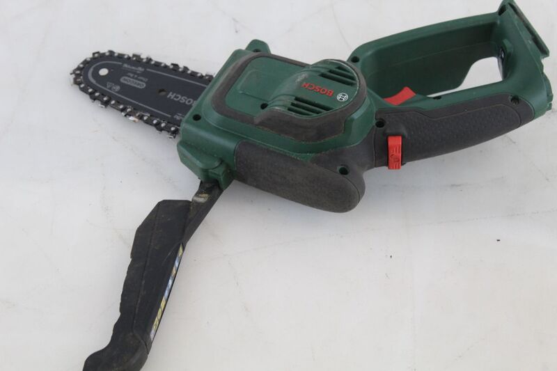 Bosch Akku-Kettensäge EasyChain 18V-15-7 Handkettensäge Astschneider 150mm - 4059952640532