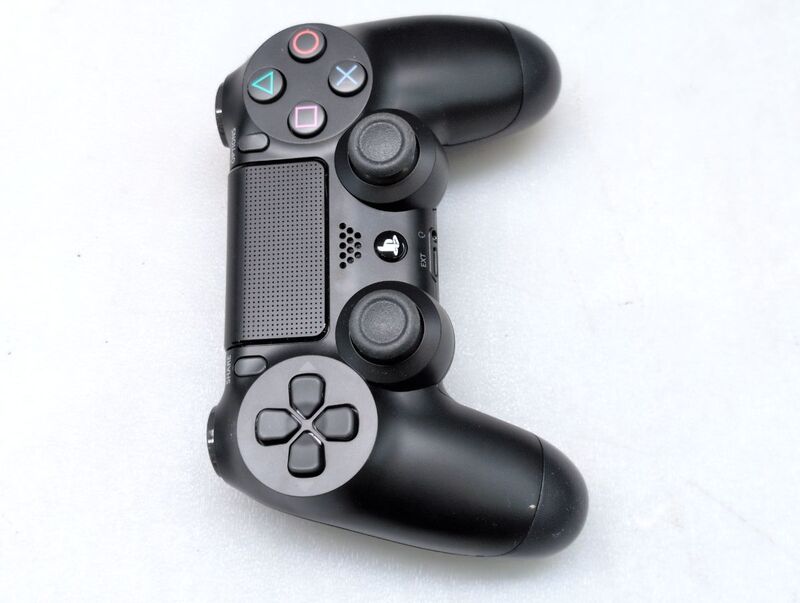 Sony Dualshock 4 Wireless Gamepad schwarz für PlayStation 4 mit Touchpad - 0711719870050
