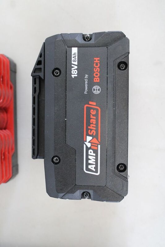 Bosch Professional Werkzeug-Akku EXBA18V-80 2x 18V 8Ah Li-Ion Ladegerät - 4053423342079