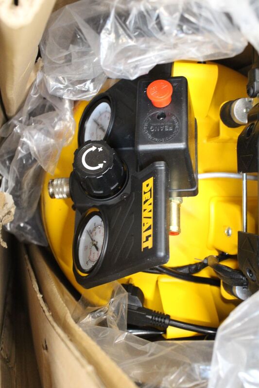 DeWalt Druckluft-Kompressor DXCMS2550VE 50l 10bar 260l/min schwarz kompakt - 8016738833973