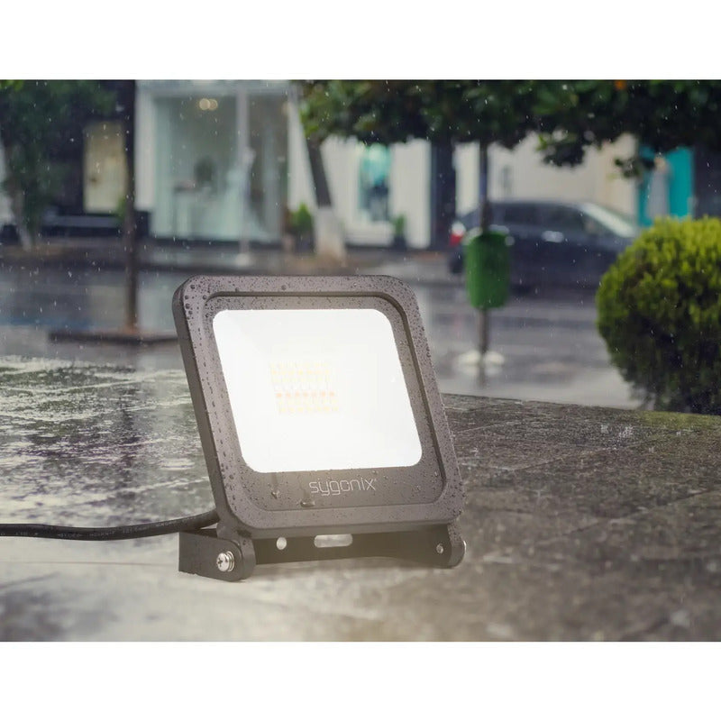 SYGONIX RGBW Außenstrahler 24W 870lm IP65 App steuerbar Schwarz - 4064161188676