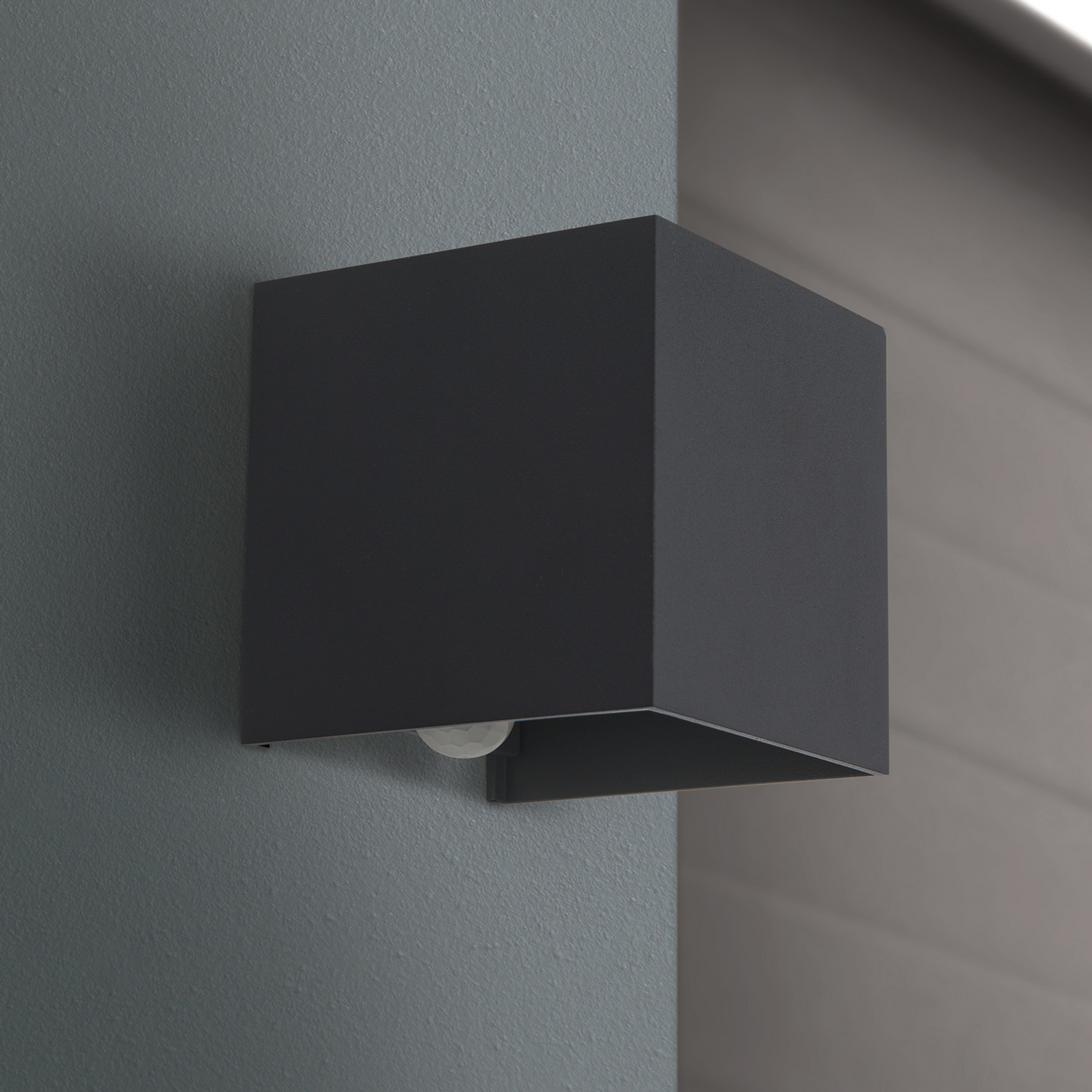 Applique murale extérieure Orion LED Cube S, anthracite, métal, avec capteur, produit d'occasion.