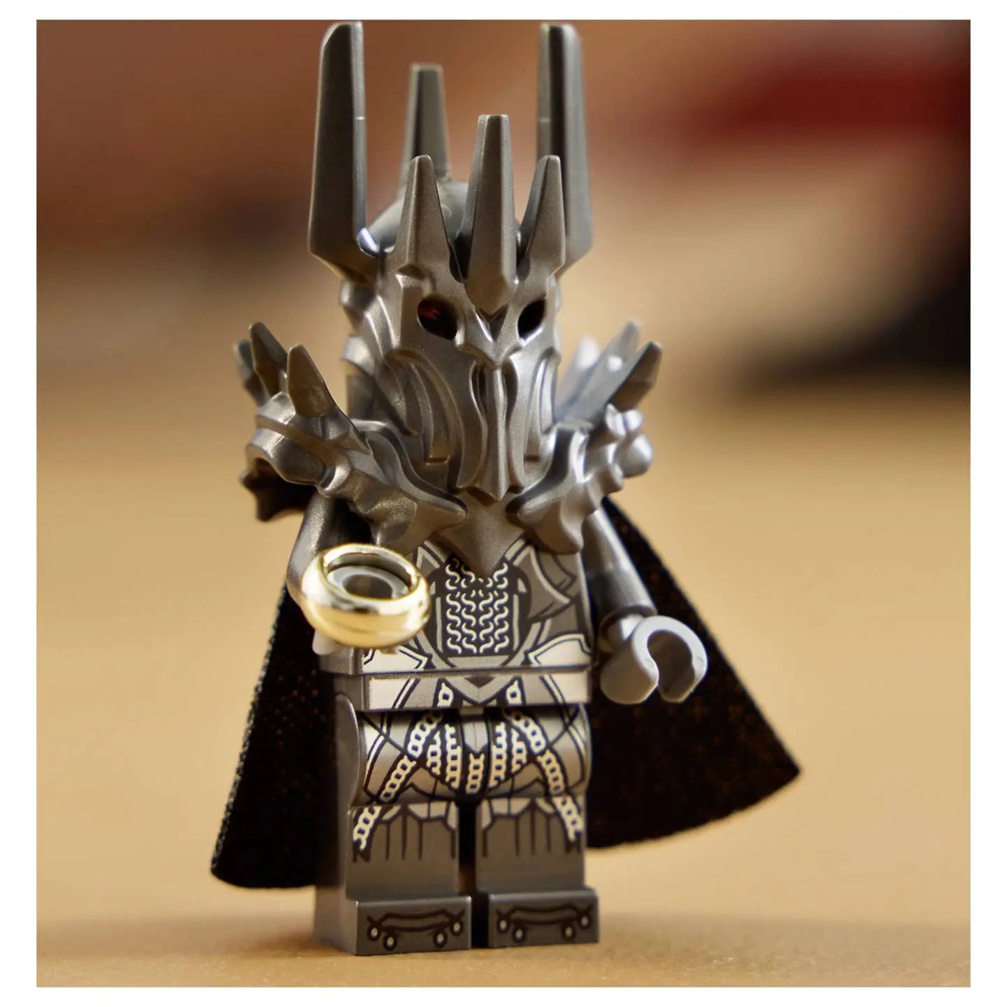 B-Ware Lego Icons Helm Maske Sauron Herr Der Ringe Modellbauset Ständer Minifigur 11373 - 5702018063576