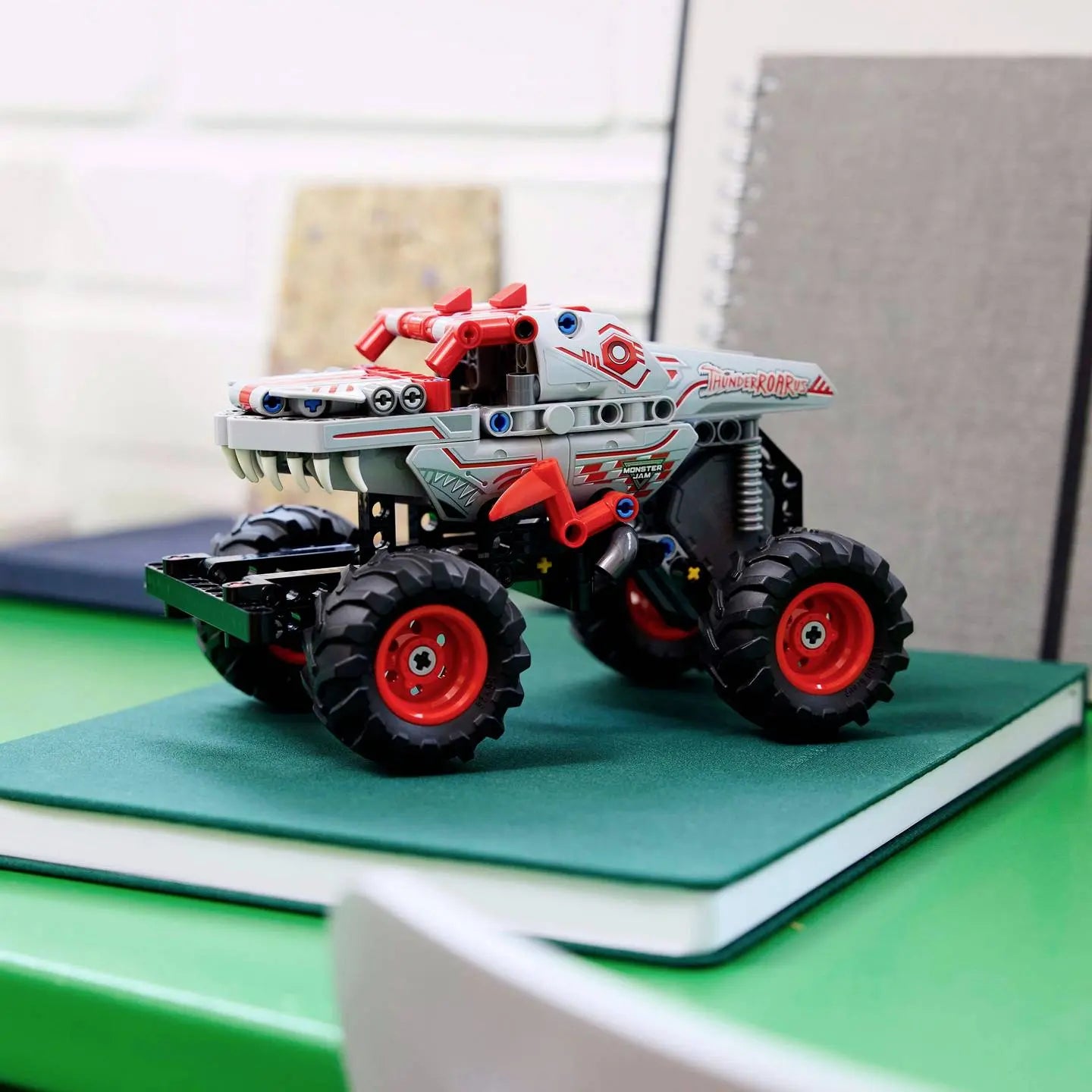 B-Ware Lego Technic Monstertruck Auto Monster Jam 42200 Thunder Roa Rus - 5702017816234