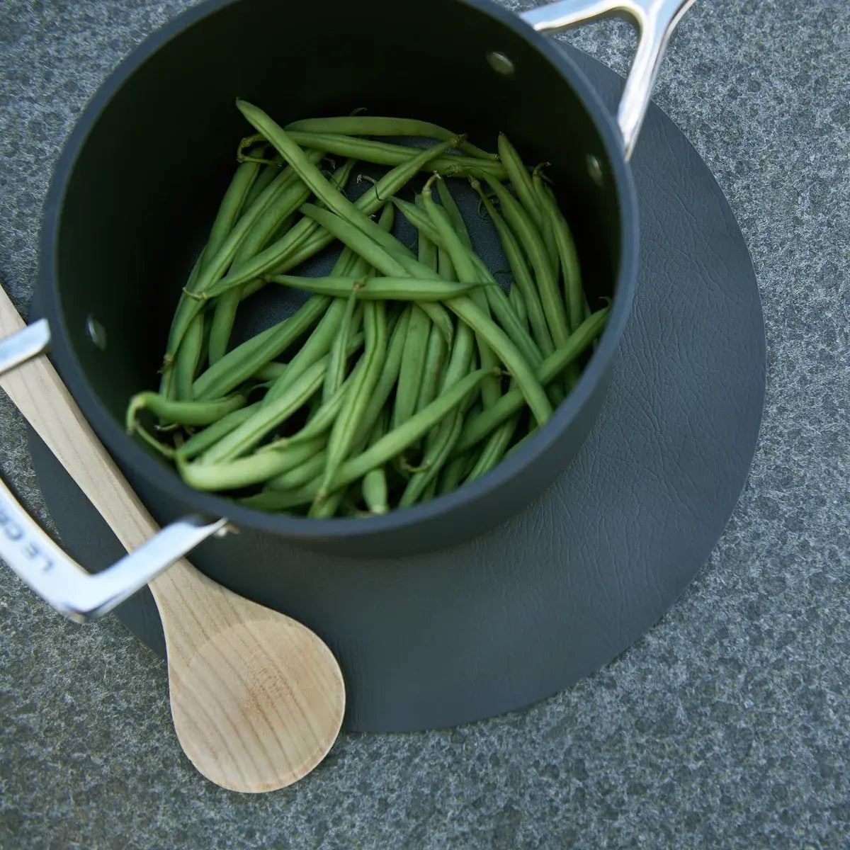 B-Ware Topfuntersetzer Untersetzer Lind Dna Circle Hot Mat Leder Hellgrau 30 Cm Cloud - 5711590503097