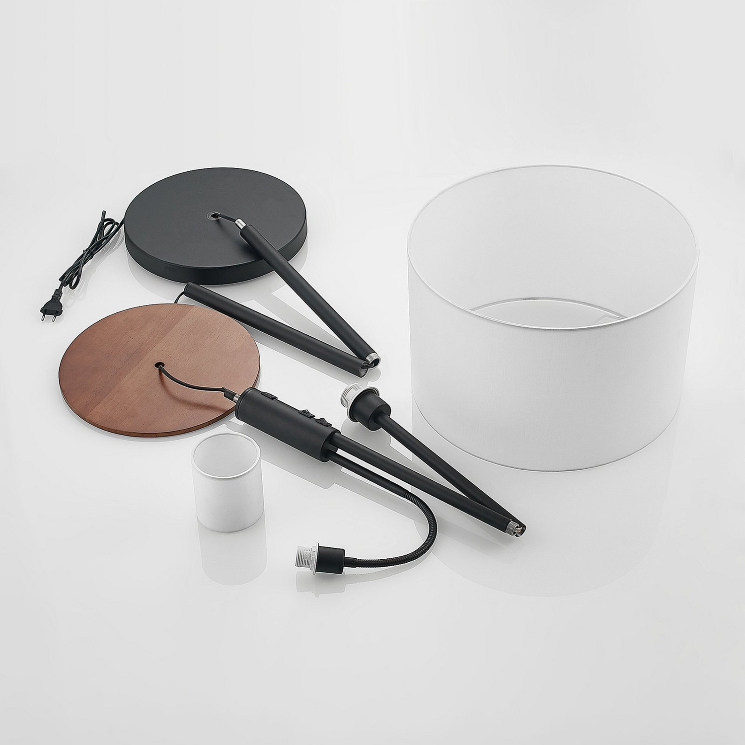 Lampadaire Lindby Aovan de seconde qualité, lampe sur pied, éclairage, étagère et port USB, noir 210