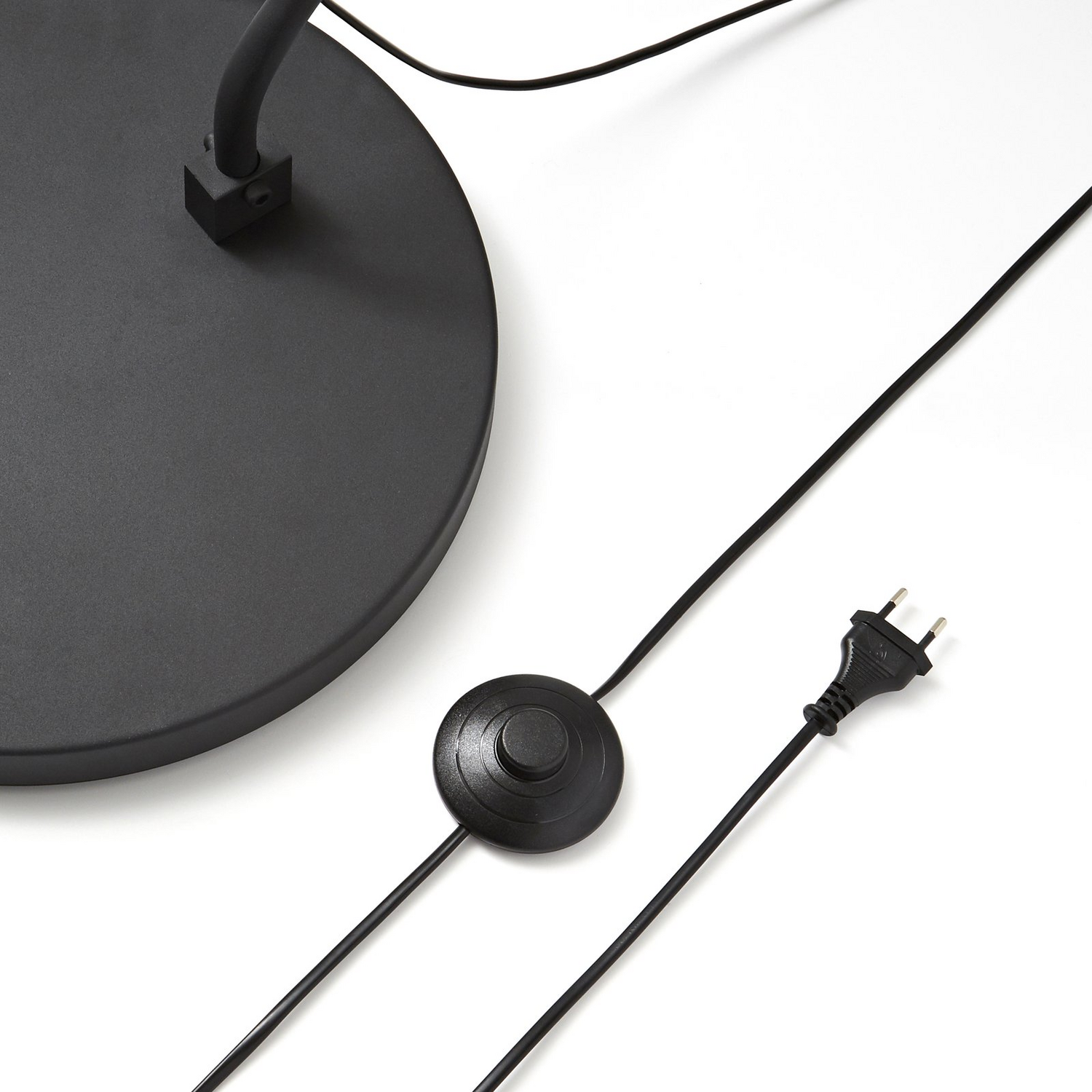 Lindby Gebogene Stehleuchte Jonera Schwarz Gold Standleuchte Stehlampe 2 Stück B-Ware - 4251096529845