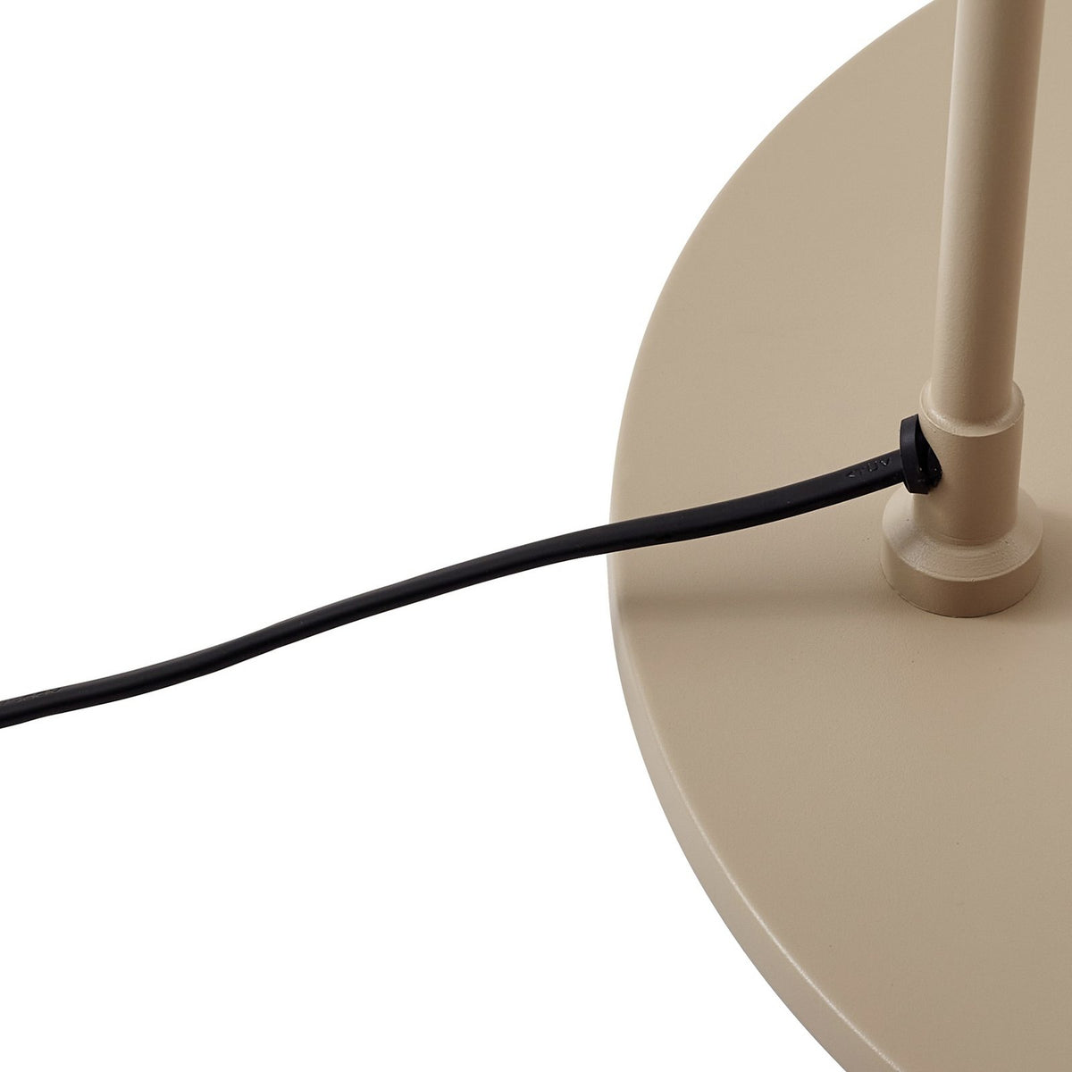 Lindby Bogenlampe Stehlampe Triangolo Metall beige E27 Schalter - 4255830902697